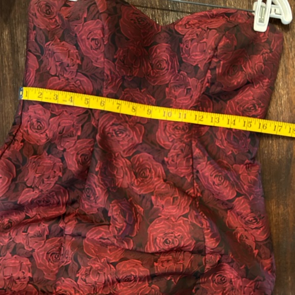 Prom Dress- Mermaid Style- Red Rose pattern. Size 12 - Picture 6 of 14